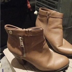 Women’s brown boots